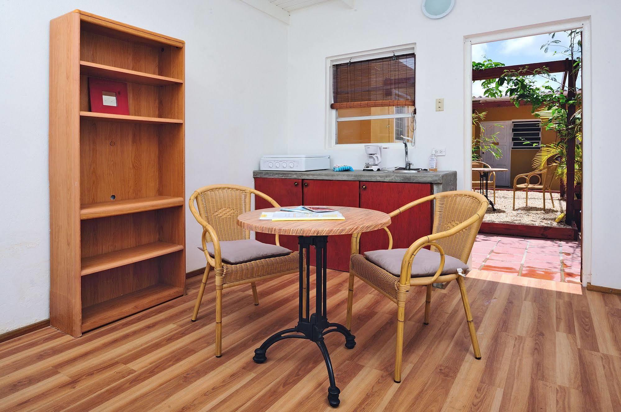 The Dive Hut - Boutique Apartments Кралендижк Екстериор снимка