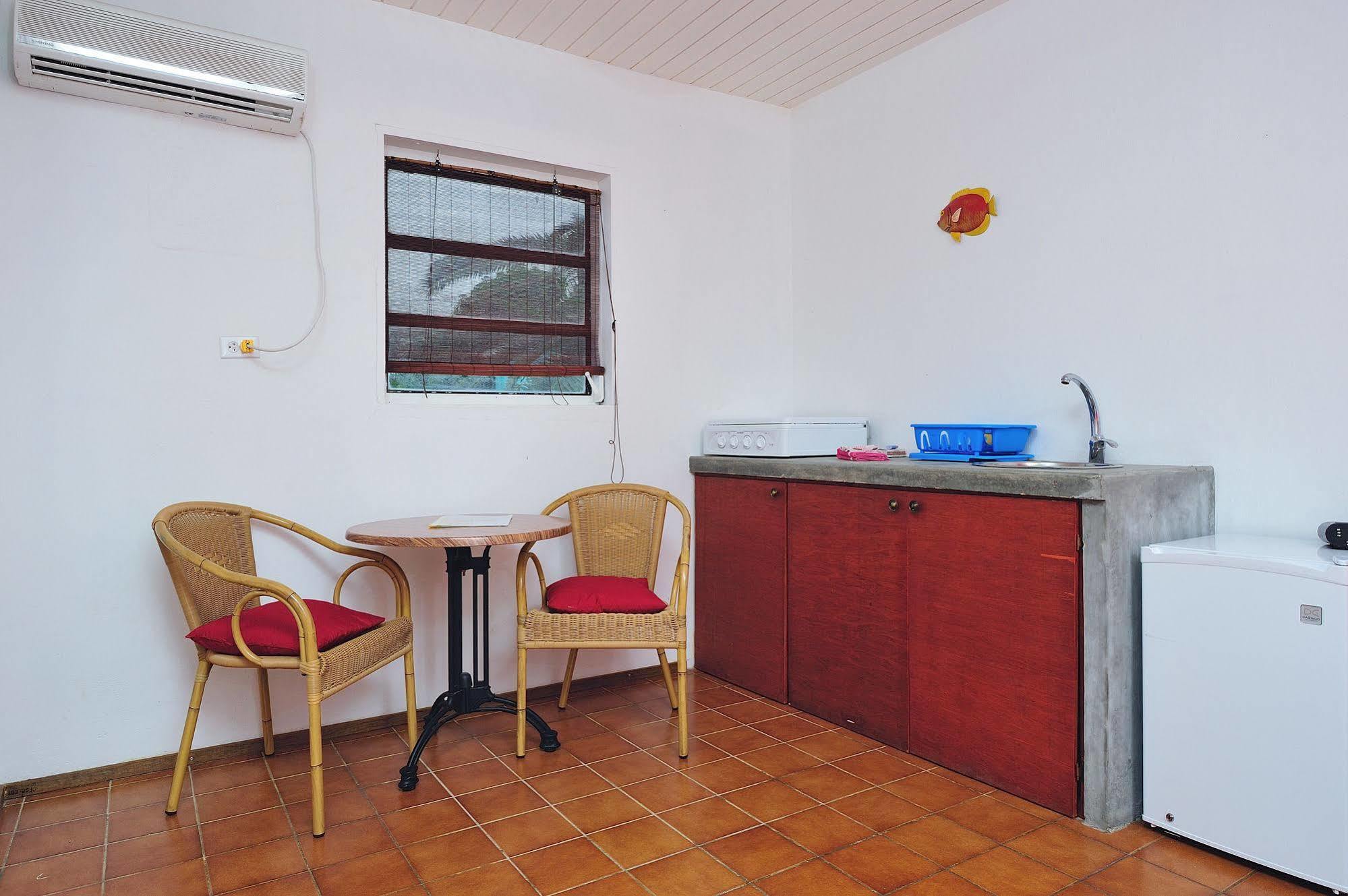 The Dive Hut - Boutique Apartments Кралендижк Екстериор снимка